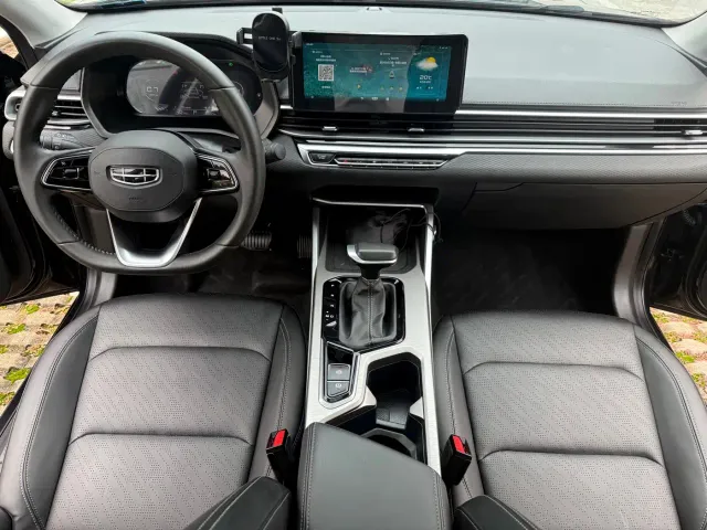 Geely Emgrand — Фото автомобиля 16