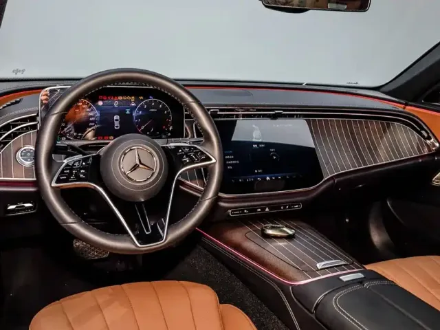 Mercedes-Benz E-Class — Фото автомобиля 22