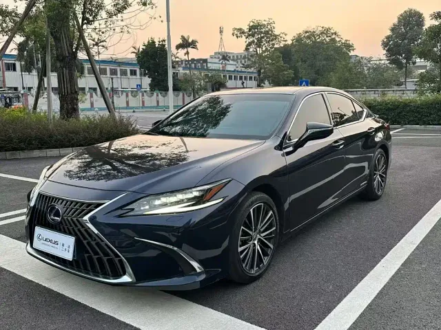 Lexus ES — Фото автомобиля 11
