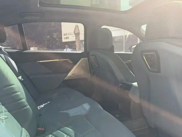 BMW 5 Series — Фото автомобиля 13