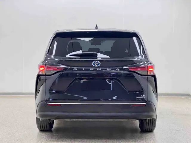 Toyota Sienna — Фото автомобиля 29