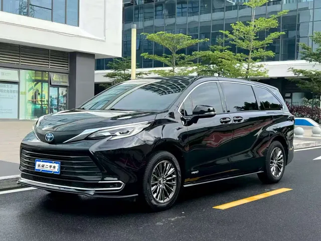 Фотография автомобиля — Toyota Sienna