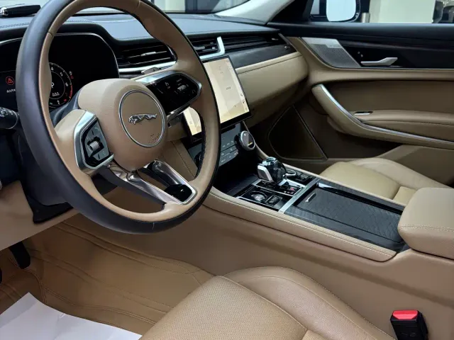 Jaguar XFL — Фото автомобиля 8