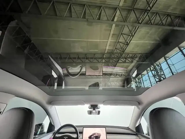 Tesla Model Y — Фото автомобиля 17