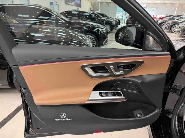 Mercedes-Benz E-Class — Фото автомобиля 4