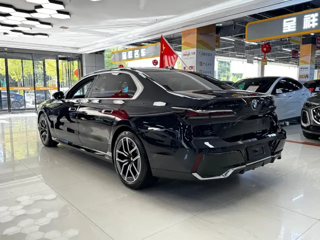 BMW 7 Series — Фото автомобиля 4