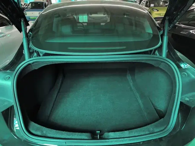Tesla Model 3 — Фото автомобиля 18