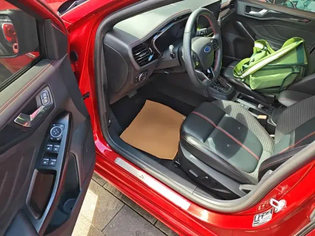 Ford Focus — Фото автомобиля 15