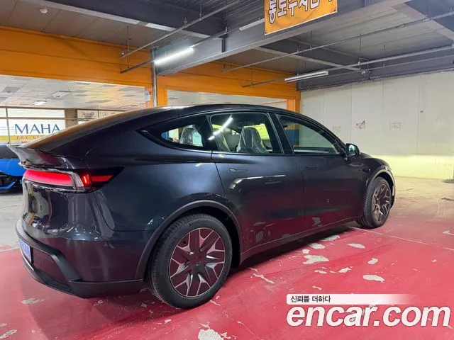 Tesla Model Y — Фото автомобиля 6