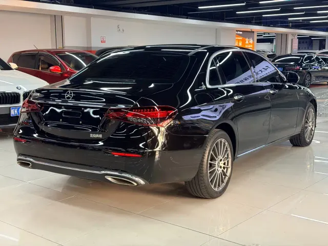 Mercedes-Benz E-Class — Фото автомобиля 16