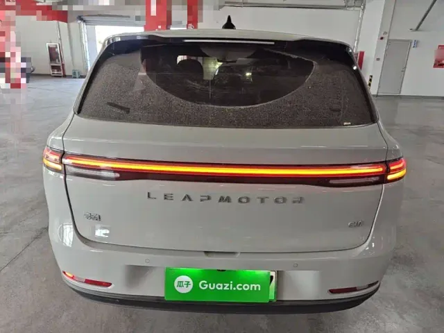 Leapmotor C10 — Фото автомобиля 5