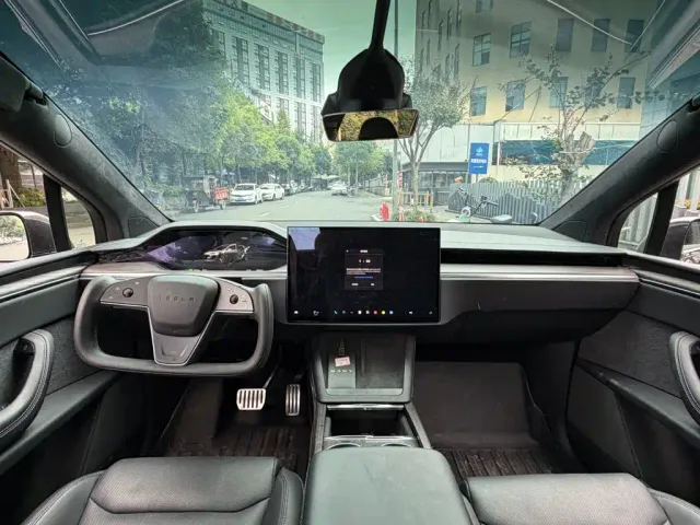 Tesla Model X — Фото автомобиля 12