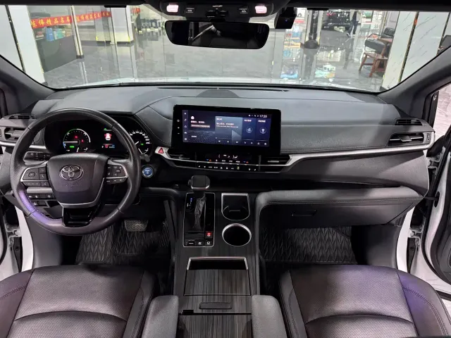 Toyota Sienna — Фото автомобиля 6