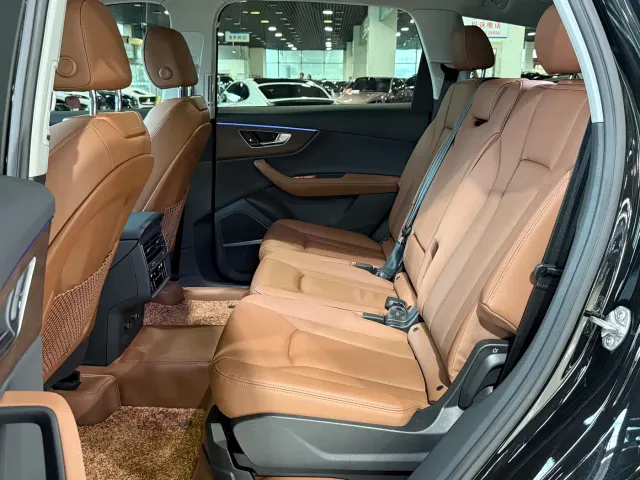 Audi Q7 — Фото автомобиля 6