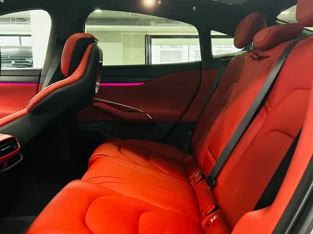 Xiaomi SU7 — Фото автомобиля 9