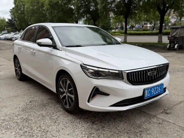 Geely Emgrand — Фото автомобиля 3
