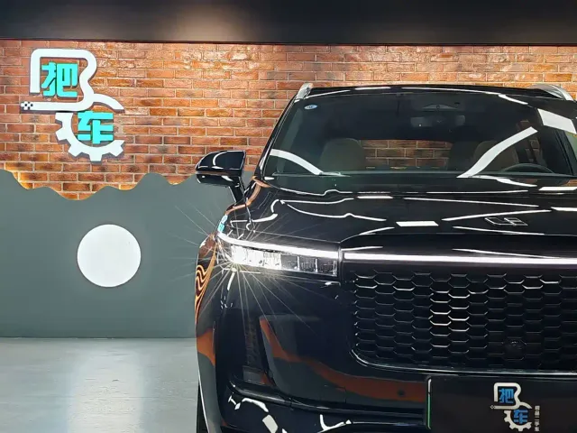 Li Auto ONE — Фото автомобиля 27