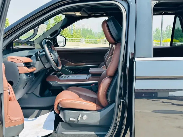 Lincoln Navigator — Фото автомобиля 14