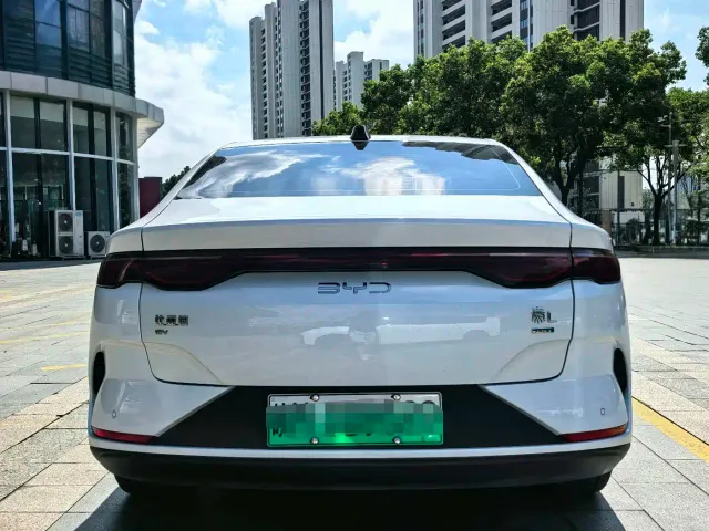 BYD Qin L — Фото автомобиля 13