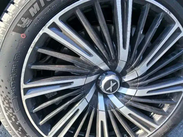 Xpeng G9 — Фото автомобиля 11