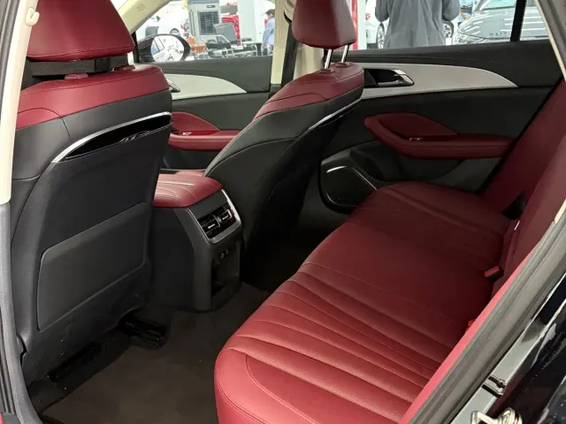 Hongqi H5 — Фото автомобиля 8