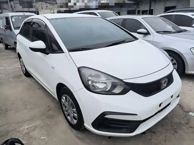 Honda Fit — Фото автомобиля 3
