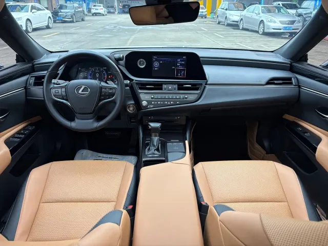 Lexus ES — Фото автомобиля 11
