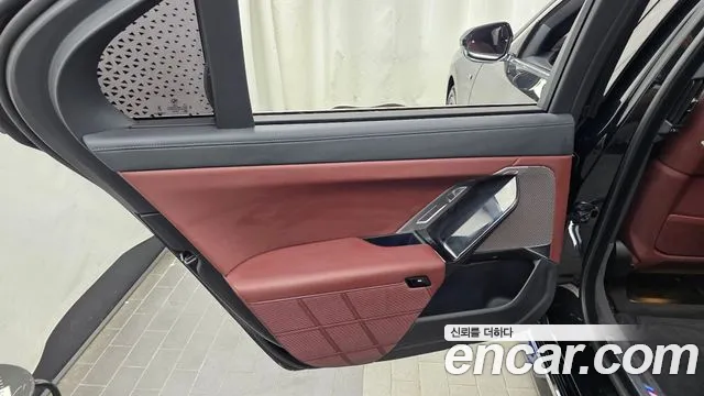 BMW 7 Series G70 — Фото автомобиля 25