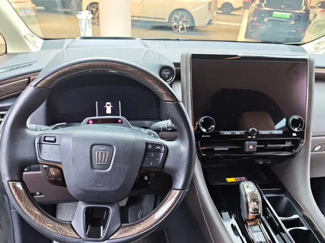 Toyota Vellfire — Фото автомобиля 16