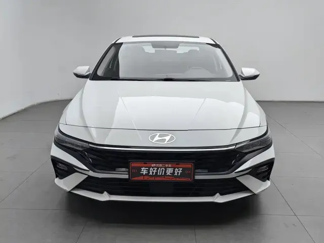 Hyundai Elantra — Фото автомобиля 3