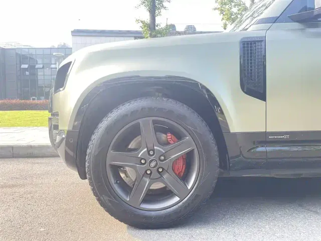 Land Rover Defender — Фото автомобиля 20