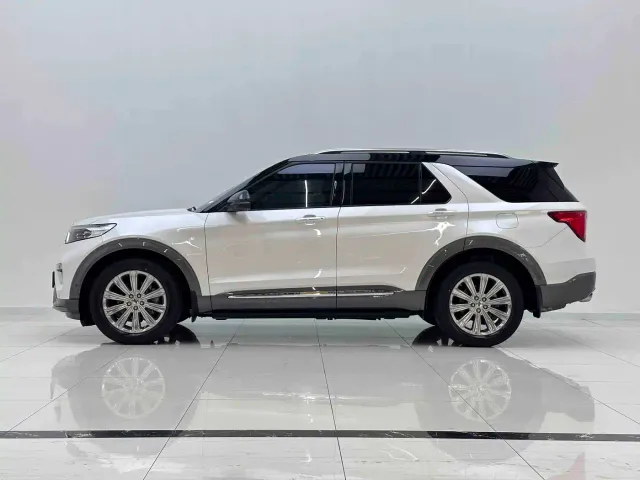 Ford Explorer — Фото автомобиля 4