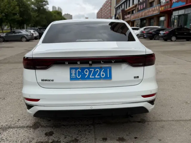 Geely Emgrand — Фото автомобиля 5