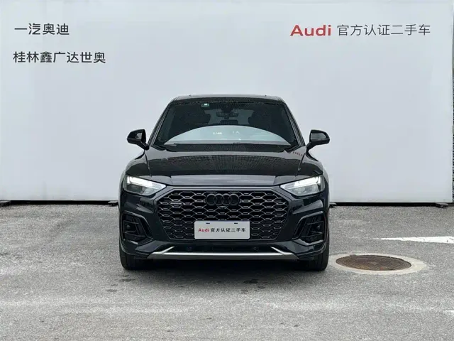 Audi Q5L Sportback — Фото автомобиля 2