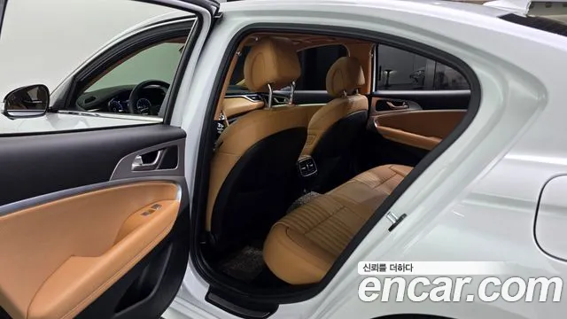 Genesis G70 New — Фото автомобиля 16