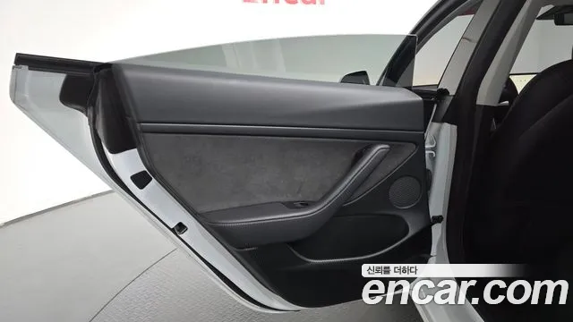 Tesla Model 3 — Фото автомобиля 14