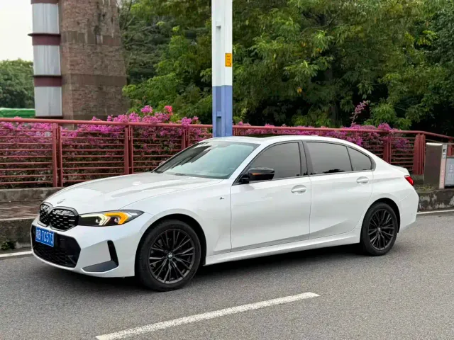 Фотография автомобиля — BMW 3 Series