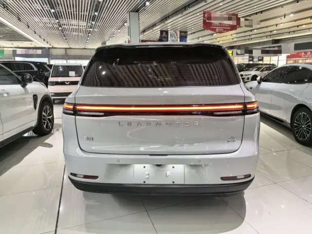 Leapmotor C10 — Фото автомобиля 5