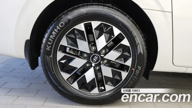 Hyundai Staria Staria 4WD Lounge 9 мест — Фото автомобиля 5