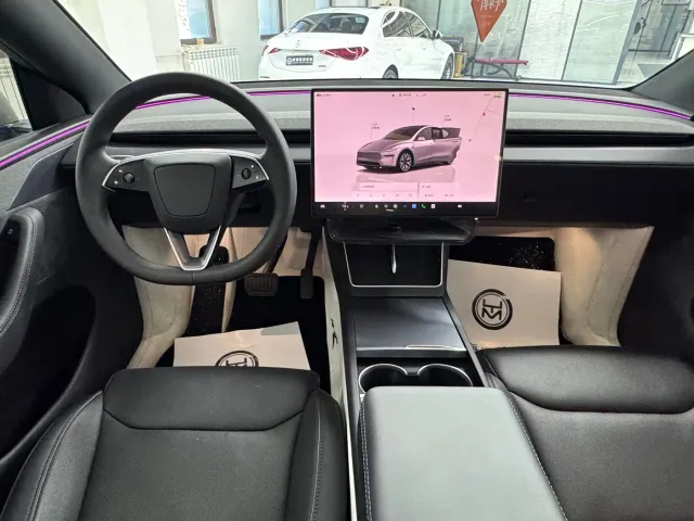 Tesla Model Y L — Фото автомобиля 11