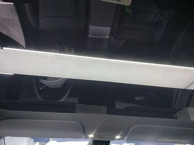 Tesla Model Y — Фото автомобиля 17