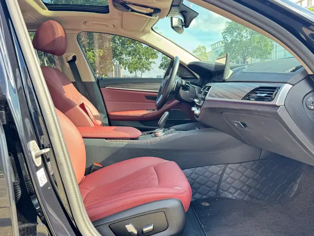 BMW 5 Series — Фото автомобиля 9