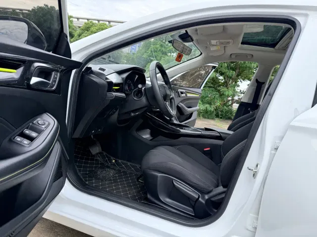 Roewe i5 — Фото автомобиля 19