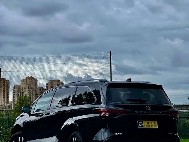 Toyota Granvia — Фото автомобиля 6