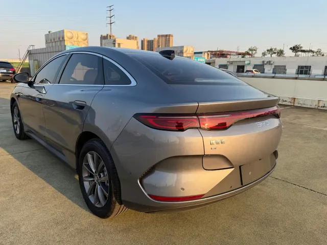 BYD Qin L — Фото автомобиля 7