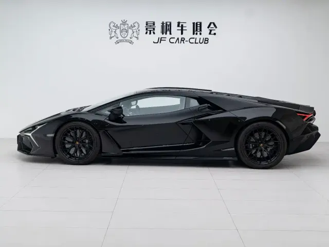 Lamborghini Revuelto — Фото автомобиля 16