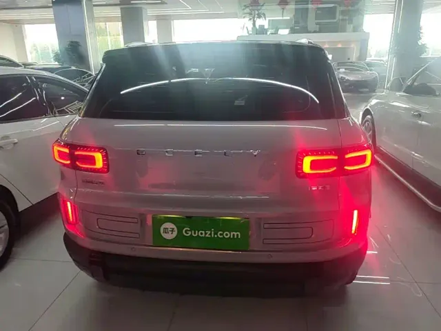 Geely ICON — Фото автомобиля 5