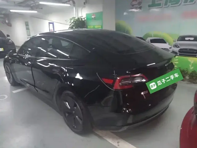 Tesla Model 3 — Фото автомобиля 4