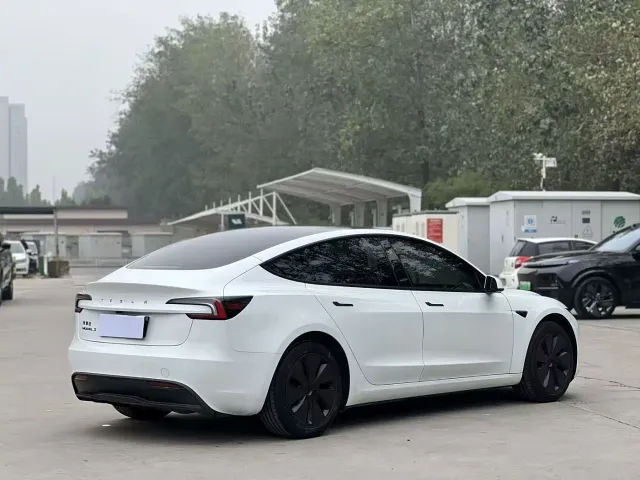 Tesla Model 3 — Фото автомобиля 7