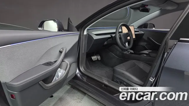 Tesla Model 3 — Фото автомобиля 15